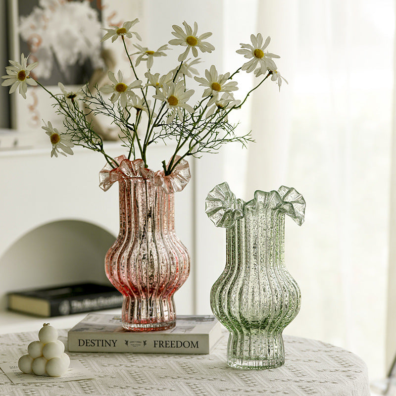 Green Elegant Glow-in-the-Dark Glass Vase - Vintage-Style Ruffled & Ribbed Centrepiece