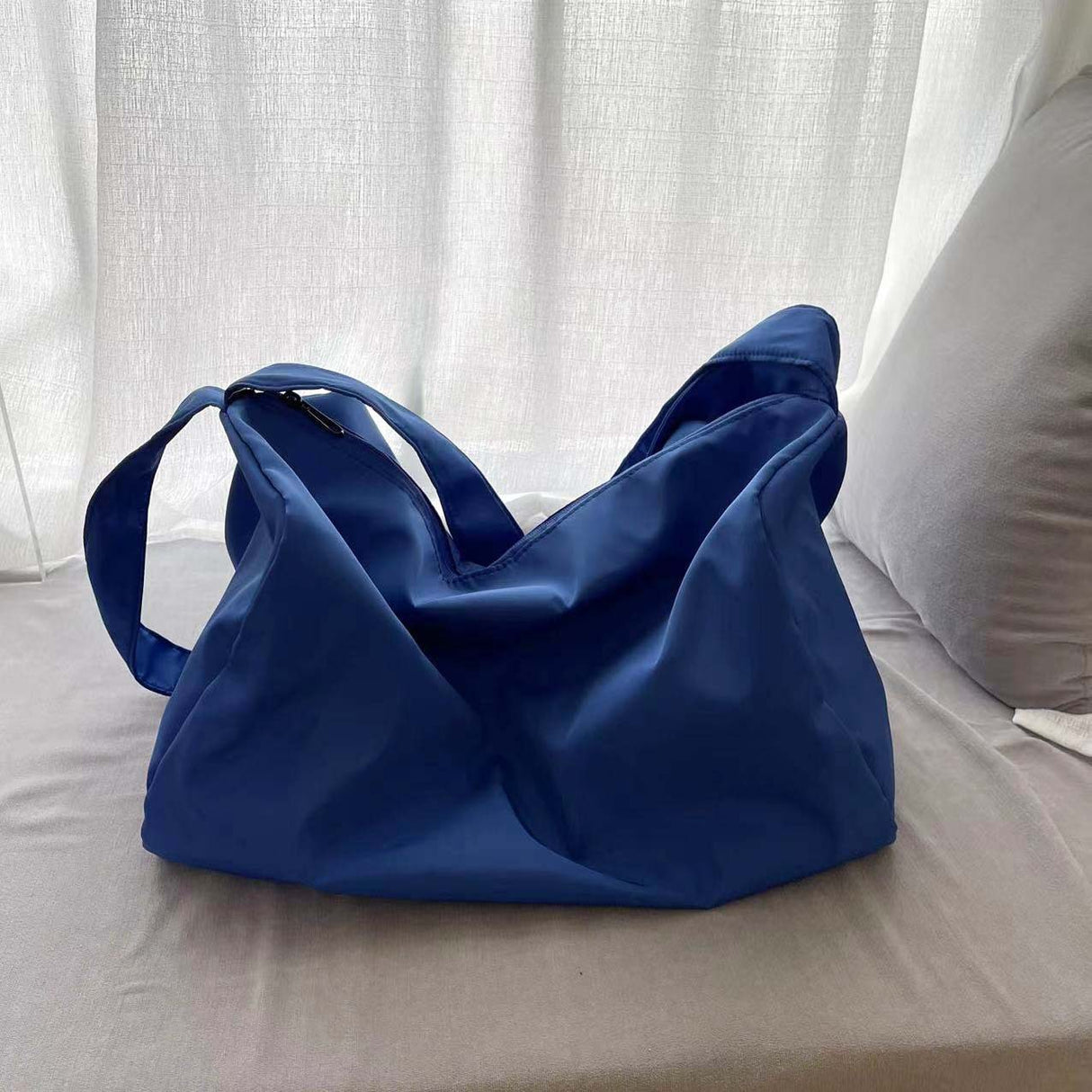 Blue Large-Capacity Nylon Sports Fitness Bag(42x27x23cm) - Multi-functional Yoga Training & Travel Duffel, Waterproof Solid Color
