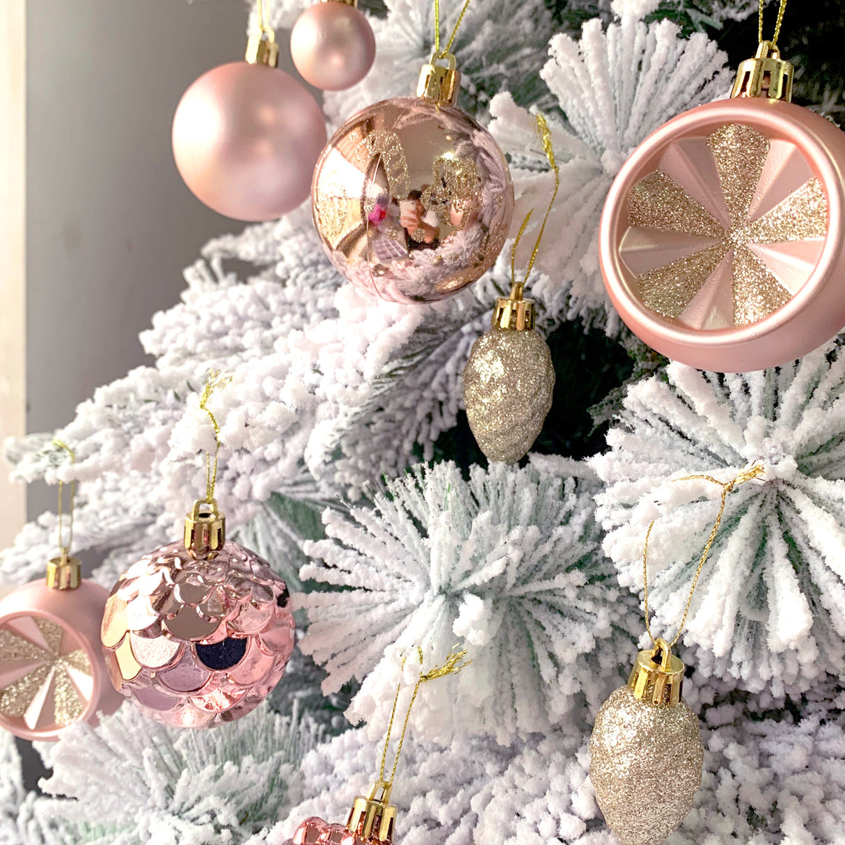 MJXK46-20Y Christmas Decorative Balls Set(24x24x6CM) - Shatterproof Plastic Ornaments with Electroplated & Hand-Painted Finish