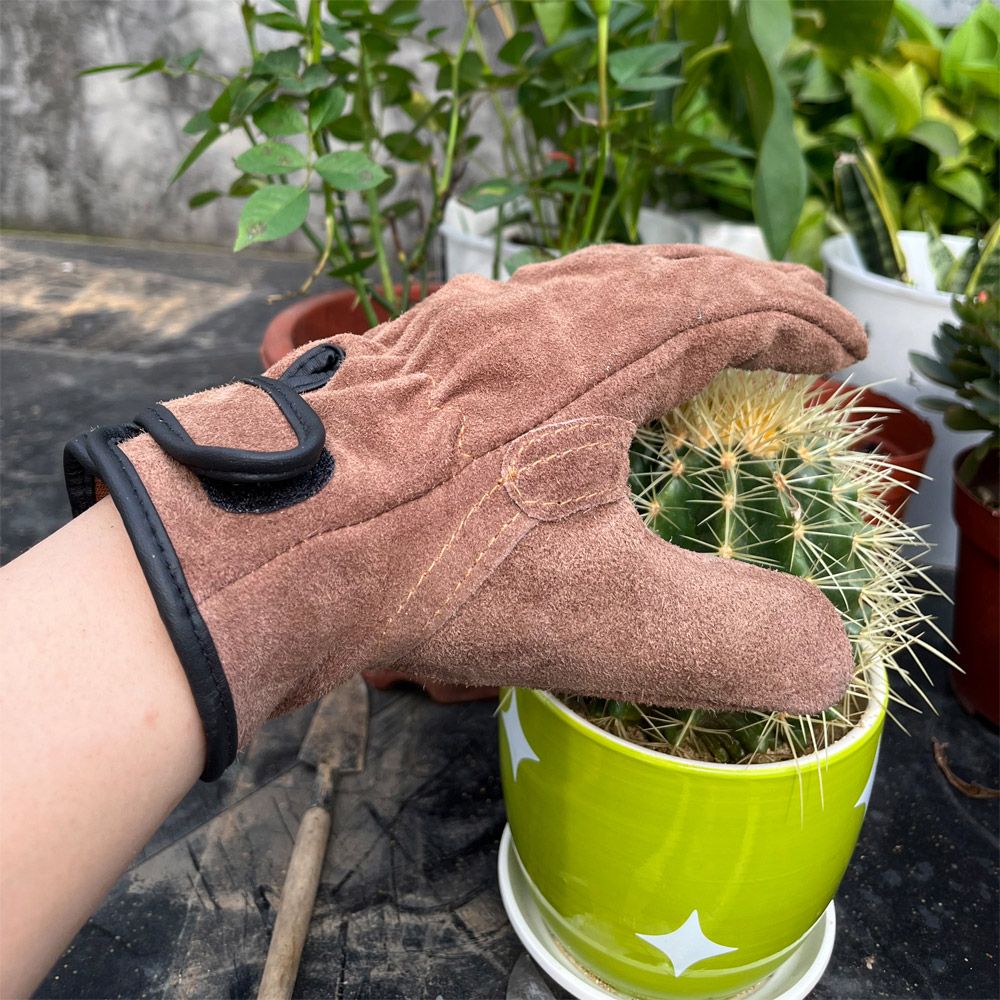 Size 2XL Heavy-Duty Cowhide Protective Gloves with Heat Resistant and Wear-Proof Leather for Outdoor Camping Welding and Industrial Work Reliable Hand Guard for Local Professionals