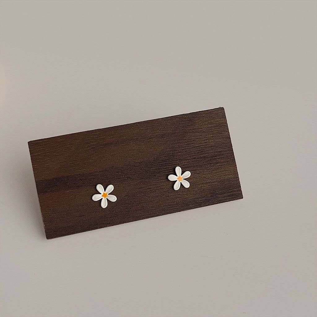Mini Daisy Stud Earrings with Jewelry Gift Box - Cute Enamel Flower Earrings with Silver Needle, Lightweight Small Floral Earrings for Women and Girls