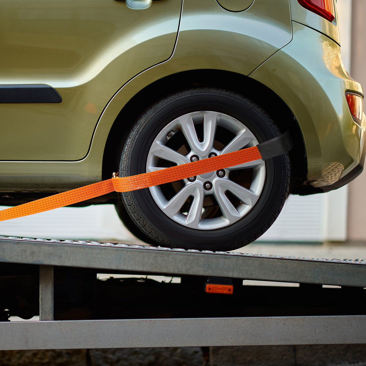 VEVOR Ratchet Tie Down Straps Kit, 5.08" x 304.8" Tire Straps, 2500kgs Working Load, 11023 LBS Breaking Strength, Car Tie Down Straps with Snap Hooks
