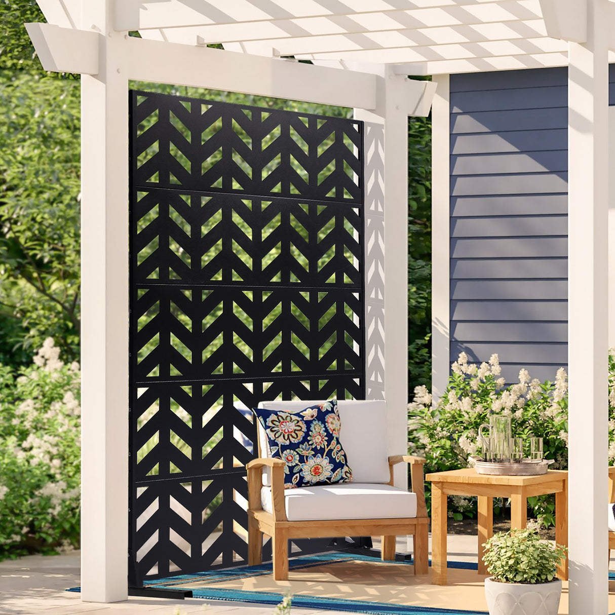 VEVOR Metal Privacy Screen, 47" W x 72" H, Outdoor Privacy Screens 5-Panel, Freestanding Outdoor Divider with Stand, Decorative Garden Steel Privacy Fence for Balcony Patio Indoor Room Black