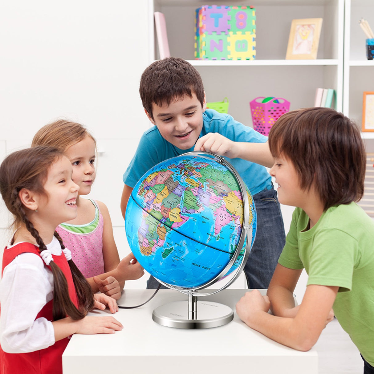VEVOR Illuminated World Globe with Stand, 228.6 mm, Educational Earth Globe with Stable Heavy Metal Base and LED Constellation Night Light HD Printed