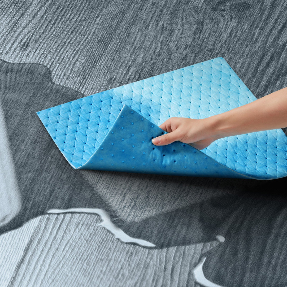 VEVOR Spill Absorbent Pads, Water Absorbing Mat Pad in Dispenser Box, 6 Gal Capacity, 15" L x19" W Polypropylene Absorbent Pad for Water, 30 pcs per