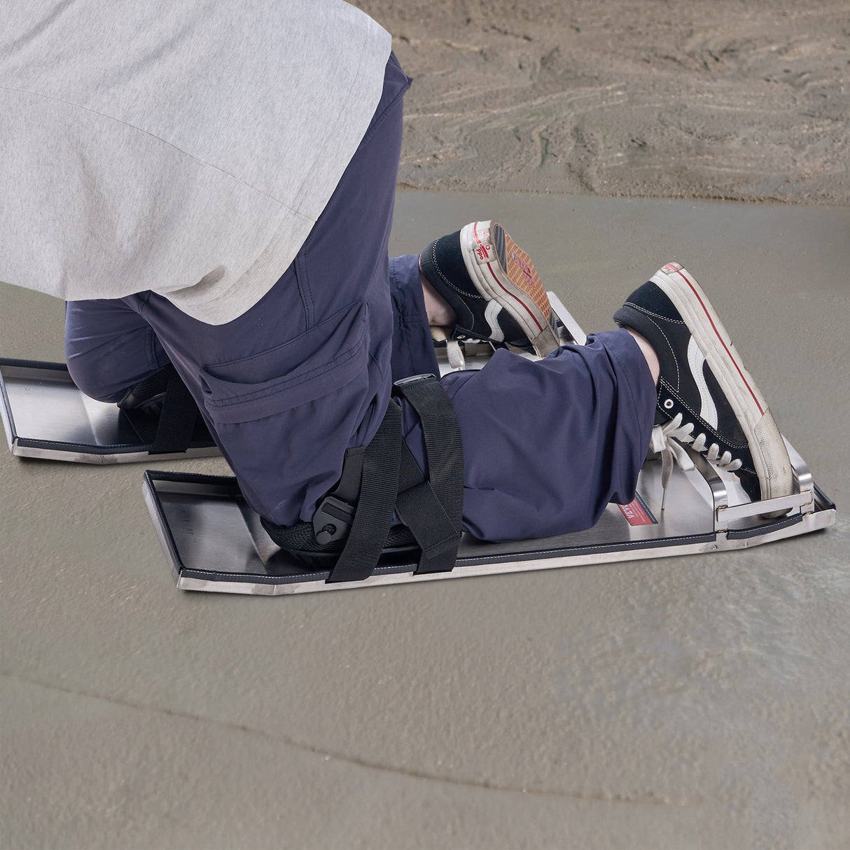 VEVOR Concrete Knee Boards Stainless Steel, 28'' x 8'' Concrete Sliders, Knee Boards For Concrete, Concrete Knee Pads Pair Moving Sliders, with Board