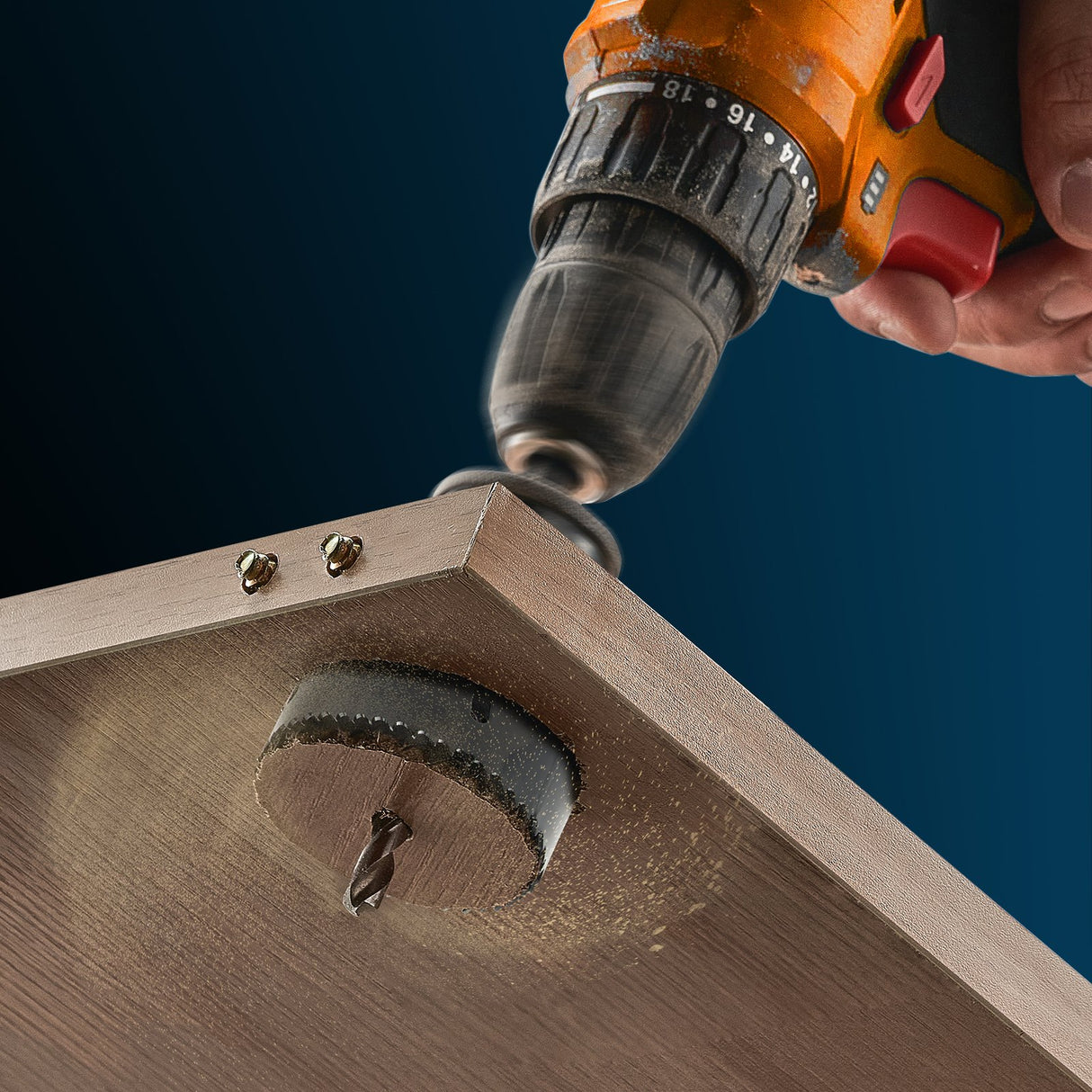 VEVOR Hole Saw Kit, 18 PCS Saw Blades, 6 Drill Bits, 1 Hex Wrench, Bi Metal M42 Hole Saw Set with Carrying Case, General Purpose Size from 3/4" to 4-1/2", Ideal for Wood Board, Iron and Plastic Plate