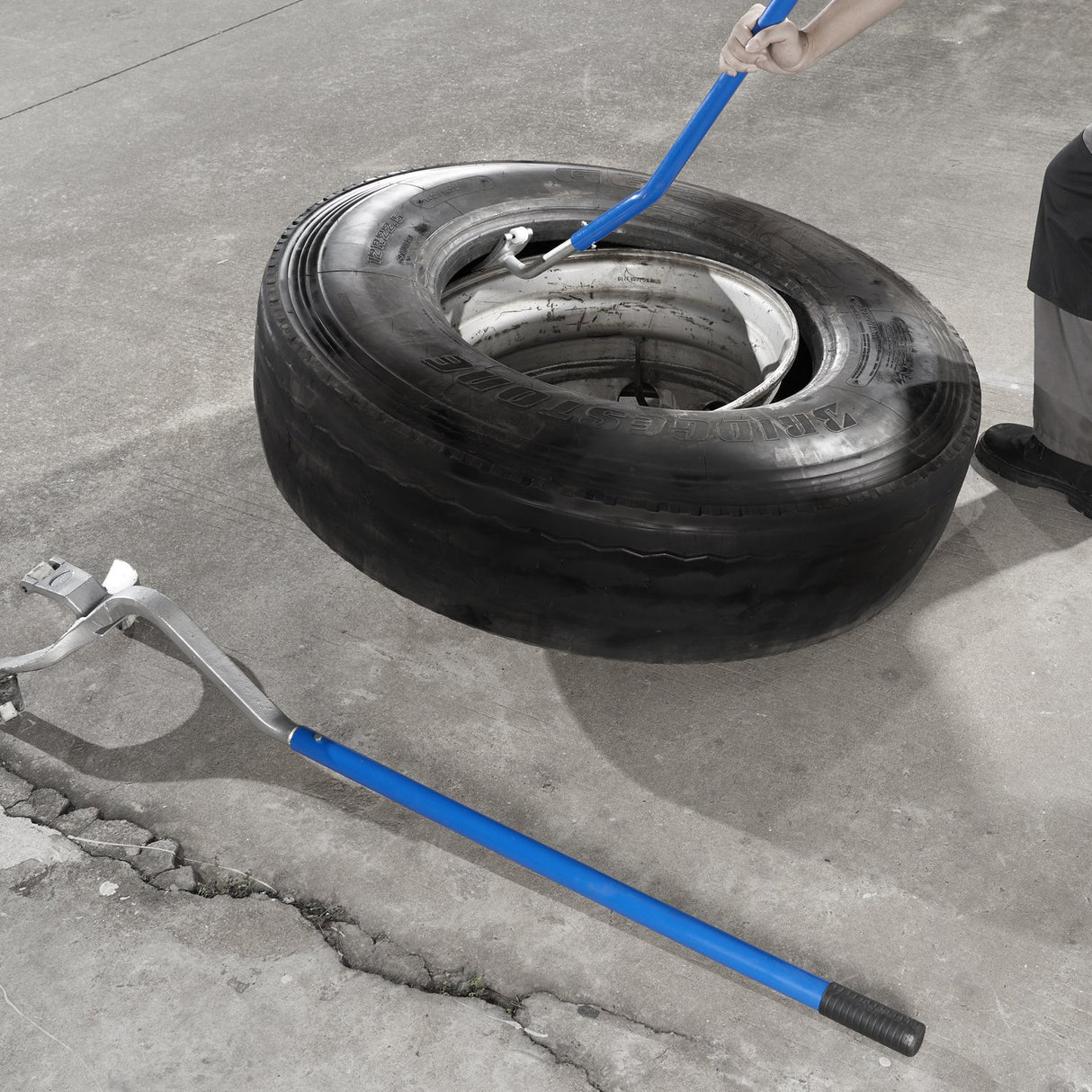 VEVOR Tire Mount Demount Tool, 571-622 mm Manual Steel Tire Changer Mount Demount Removal Tool, with Extra Bead Keeper, Tubeless Truck Bead Breaker, 3