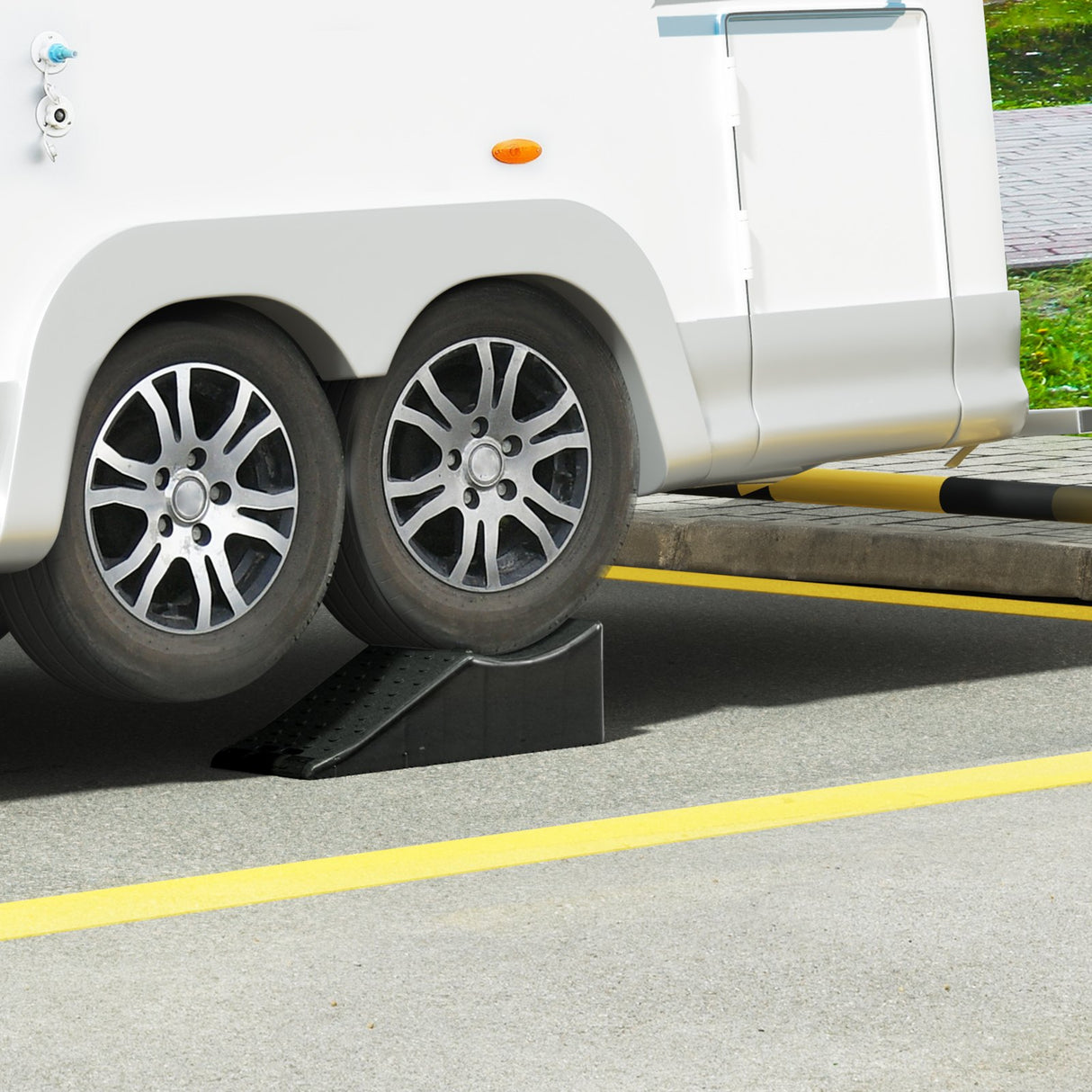 VEVOR Car Ramp, 1 Piece Low Profile Car Service Ramp, 20000 lbs/10 ton Loading Capacity, 5.5" Lift Height Car Ramp, Heavy Duty Tire Ramp for Oil Changes Car Lift and Vehicle Maintenance