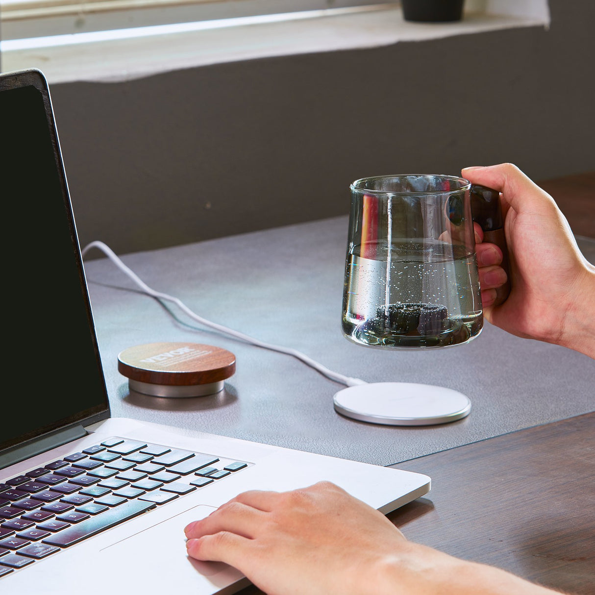 VEVOR Hydrogen Water Cup, 400 ml / 14.1 oz Hydrogen Generator, SPE Technology Portable Hydrogen Water Ionizer Machine with Wireless Charging Base,