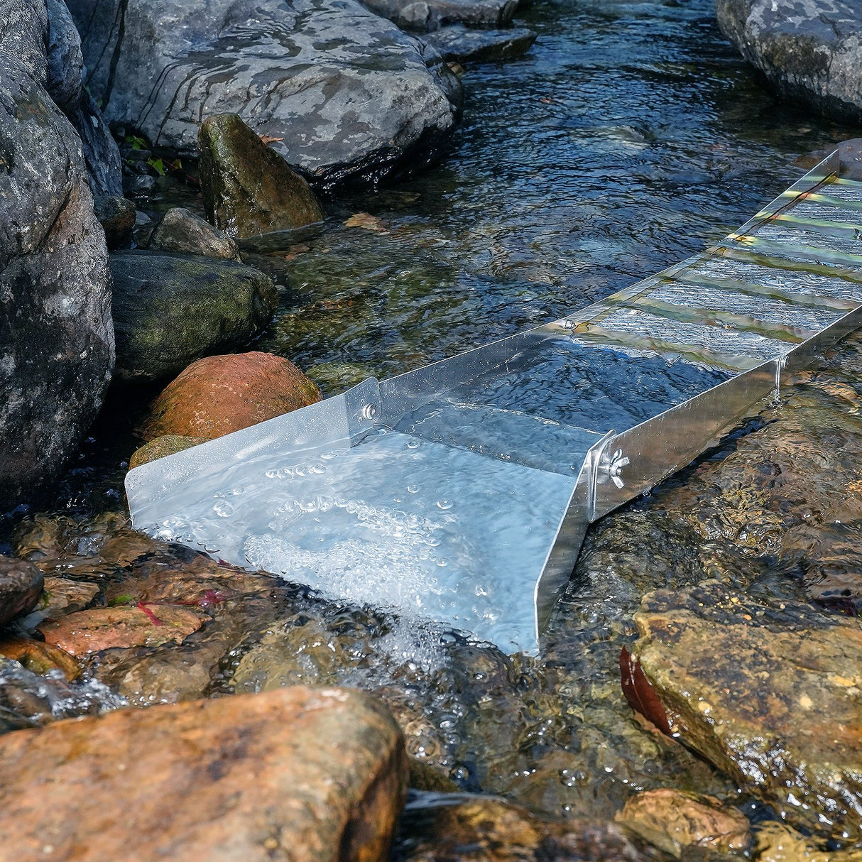 VEVOR Gold Panning Kit With Sluice Box, 50" Aluminum Gold Mining Equipment, 23 PCS Gold Prospecting Kit with Gold Pan, Classifier Screen, Separating Magnet, Drawstring Backpack and Accessories