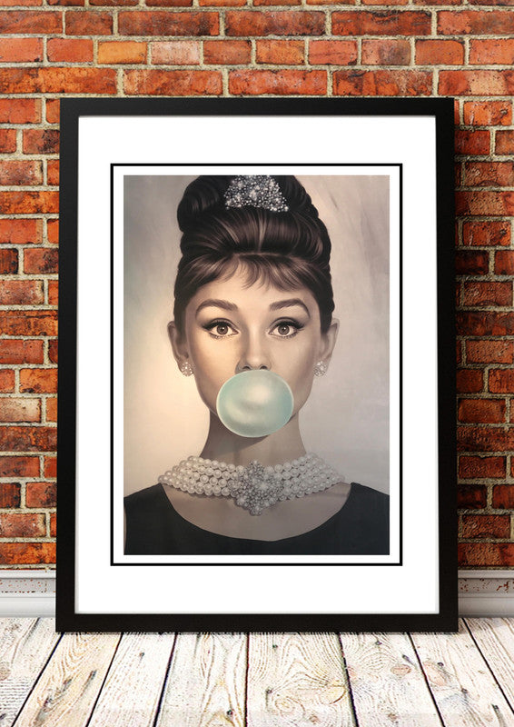 Audrey Hepburn ??ubblegum??Pop Art Poster - Framed A3