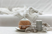 “Side-by-side comparison of a humidifier and an essential oil diffuser, highlighting their size, function, and mist output.”
