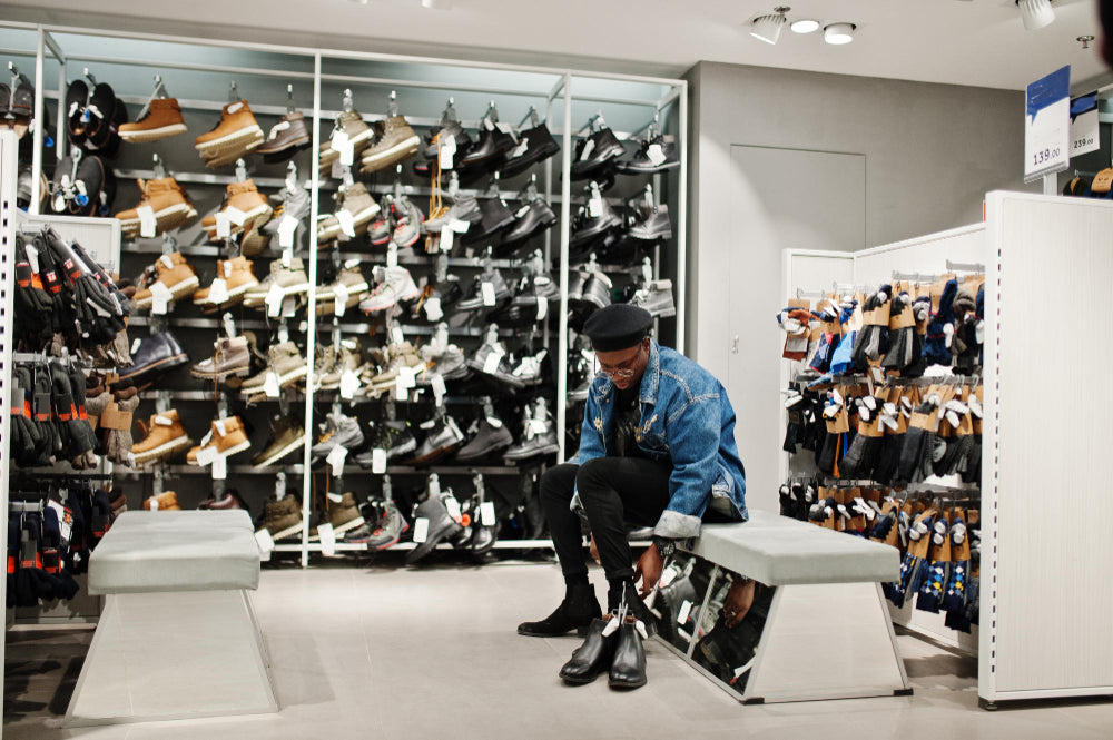 "Side-by-side comparison of closed and open shoe storage units, highlighting differences in dust protection, ventilation, and accessibility for various shoes."