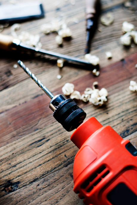 Save Time with These Expert Tips on Power Drills & Accessories