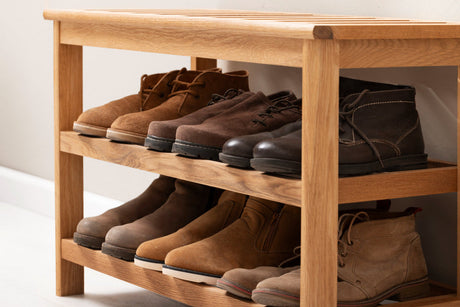 "Diagram showing shoe rack with labeled compartments and a guide for calculating ideal shoe storage based on household size and footwear type."