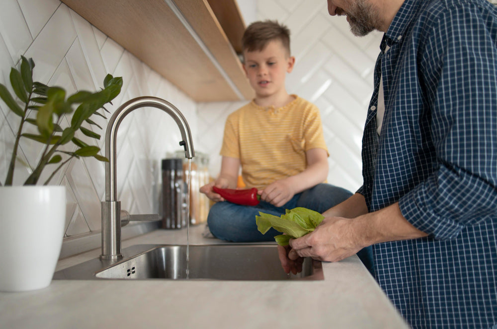 "Various sink styles and materials on display, helping buyers choose the ideal option for their space and needs."