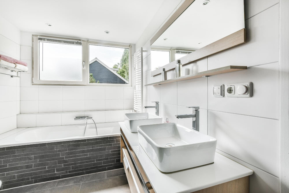 Freestanding vs Wall-Mounted Bathroom Cabinets
