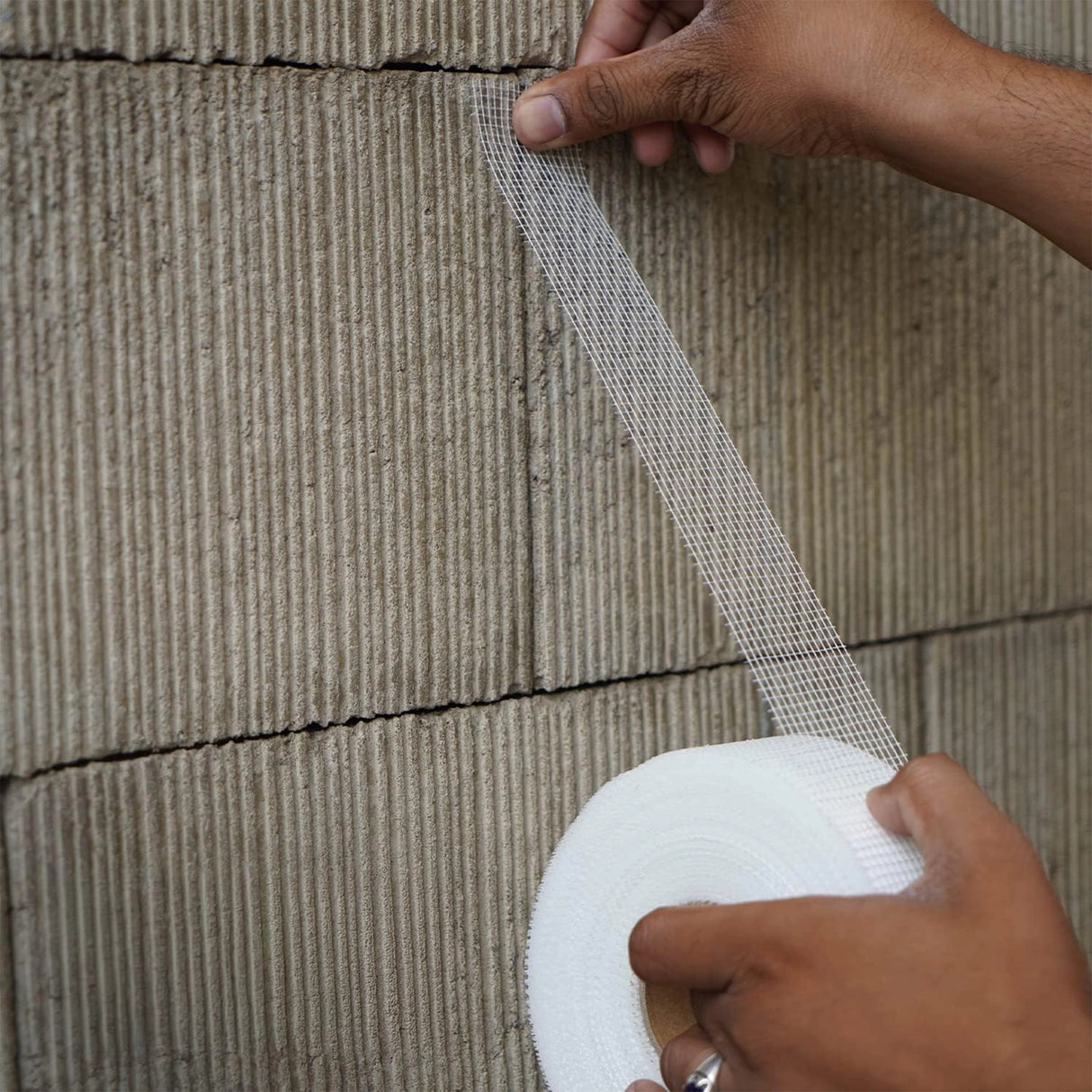 24-Pack Fibreglass Plasterboard Joint Tapes &ndash; 50mm x 90m Self-Adhesive Drywall Mesh Rolls