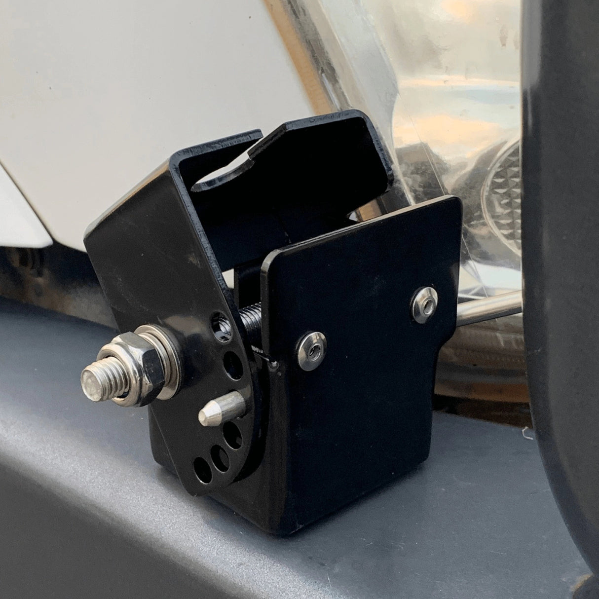 Adjustable Folding UHF Antennas Mount Bracket &ndash; Black Bullbar Clamp