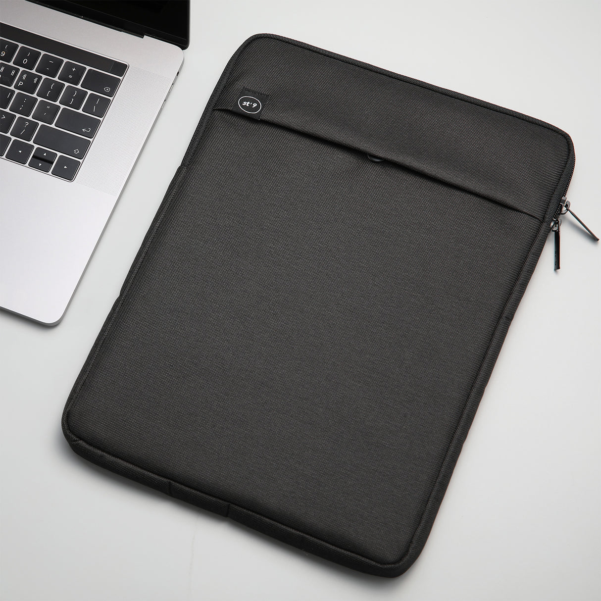 Large 15 inch Laptop Sleeve LUKE - BLACK