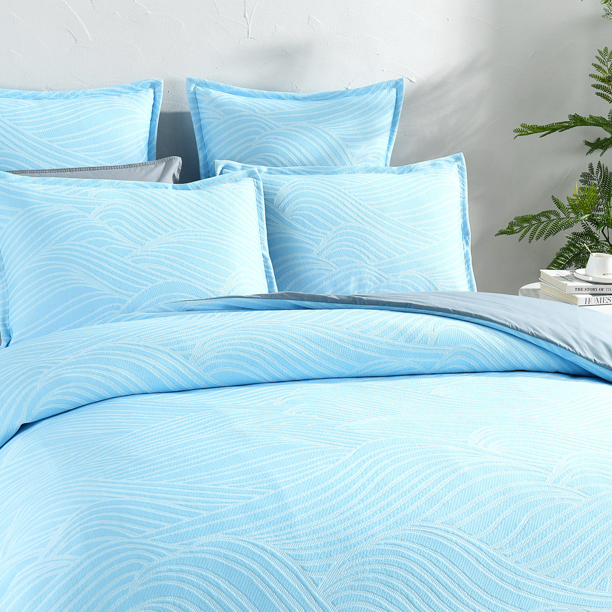 Oscillate Jacquard Sky Quilt Cover Set by Renee Taylor Queen