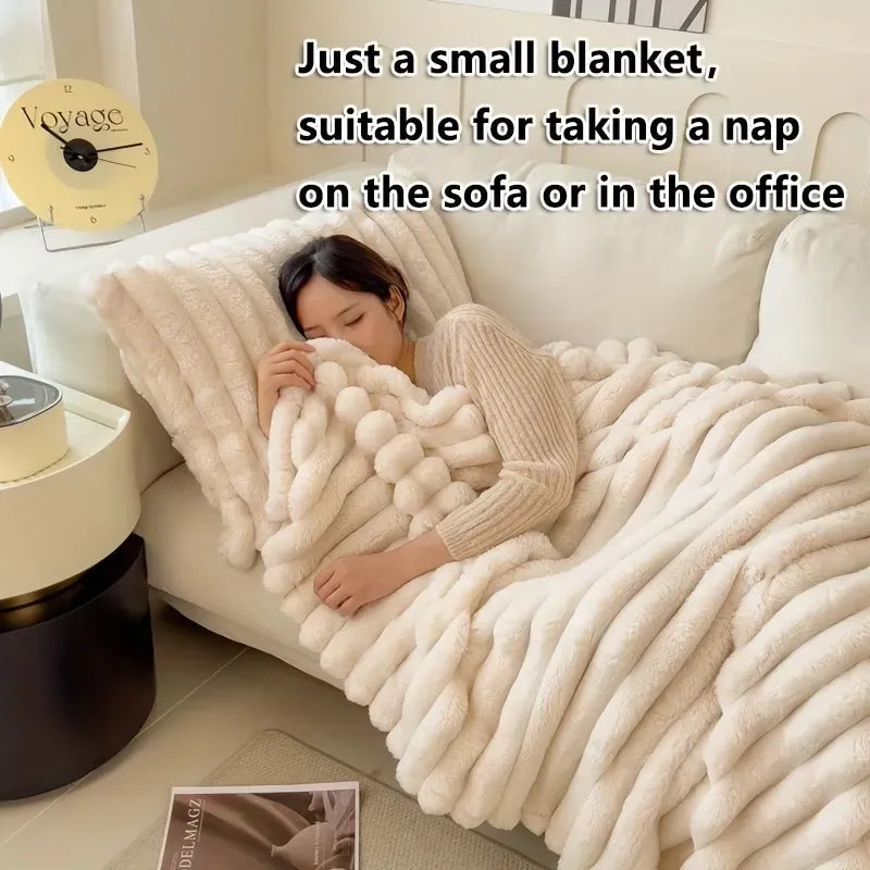 Luxurious faux rabbit fur blanket (200*230cm / white color) - feels like stroking a cat, with a pure color and simple style - soft, warm, comfortable, suitable for sofas, beds, offices and travels - multi-functional
