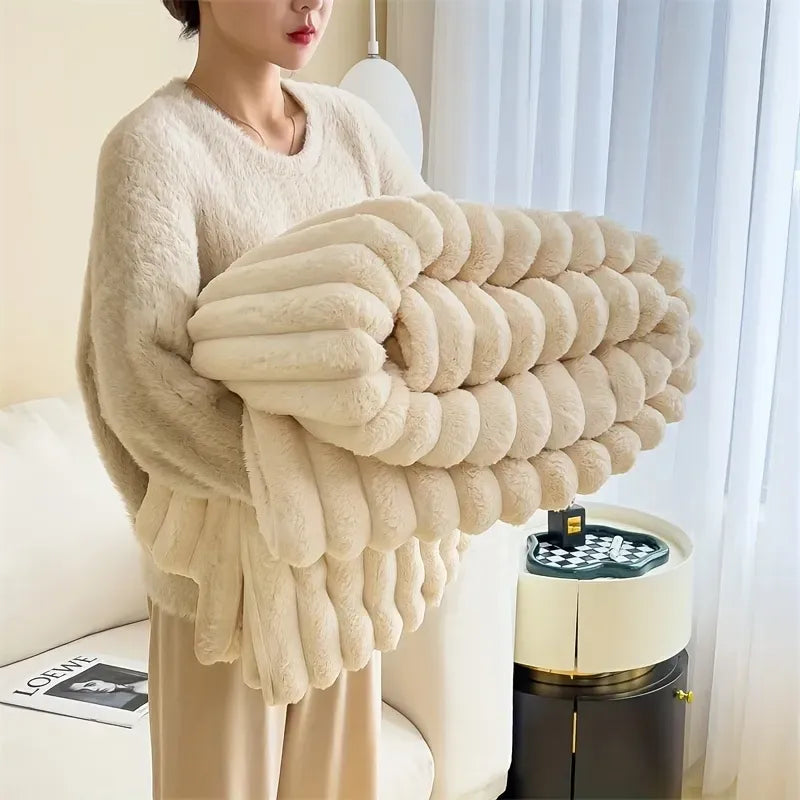 Luxurious faux rabbit fur blanket (200*230cm / white color) - feels like stroking a cat, with a pure color and simple style - soft, warm, comfortable, suitable for sofas, beds, offices and travels - multi-functional