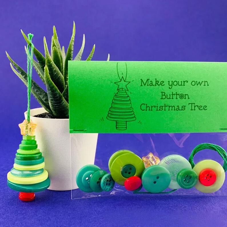 Christmas gift Christmas Button Ornament - Festive Santa Design Craft Kit （Red Christmas tree）