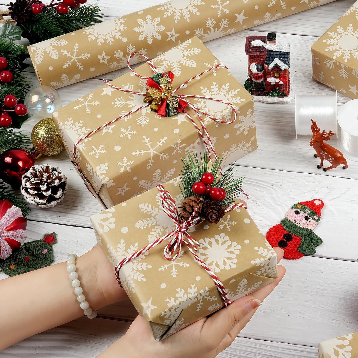 Wrapping paper - Christmas wrapping paper - Christmas gift paper - Wrapping paper with figures - 43 x 300cm - 1 Roll - Christmas paper wrapping paper for Christmas - Christmas paper wrapping paper for children - gift paper - Kraft gift paper - Christmas -