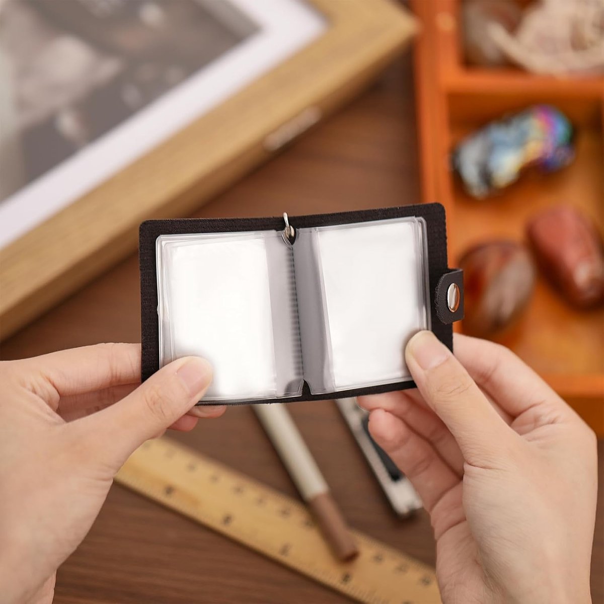 4 pieces - Mini photo album - 2 inch - Photo album - keychain - mini retro photo album - with lobster claw clasps and keychains - Each book can hold 20 photos - 10 pages - for a family and friends party keepsake - black, brown