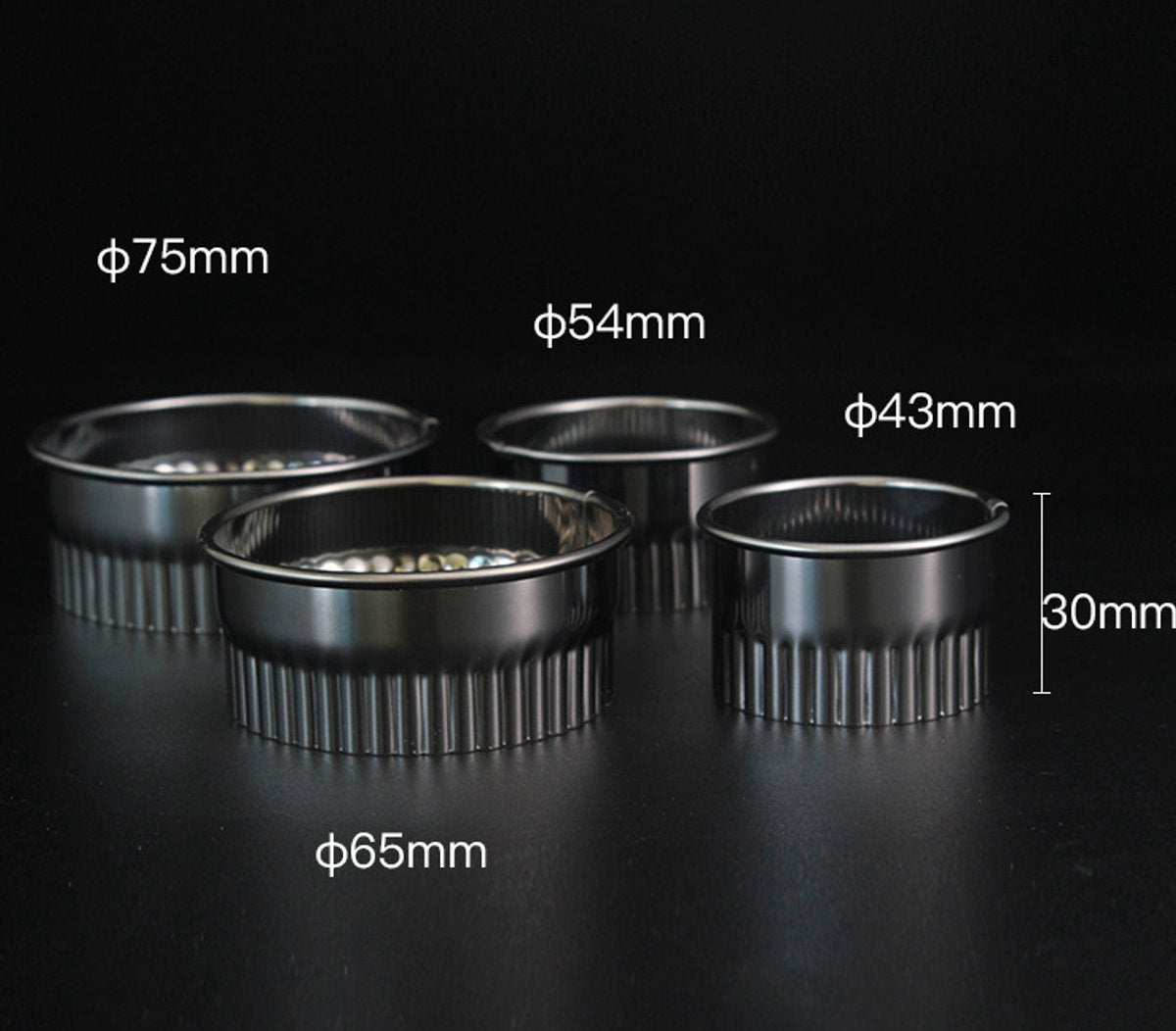 4 Pieces - Cookie Cutter - Round - Cookie Cutters - Cookie Cutters - Φ75/65/54/43mm - Serrated Edge - Silver - Stainless Steel