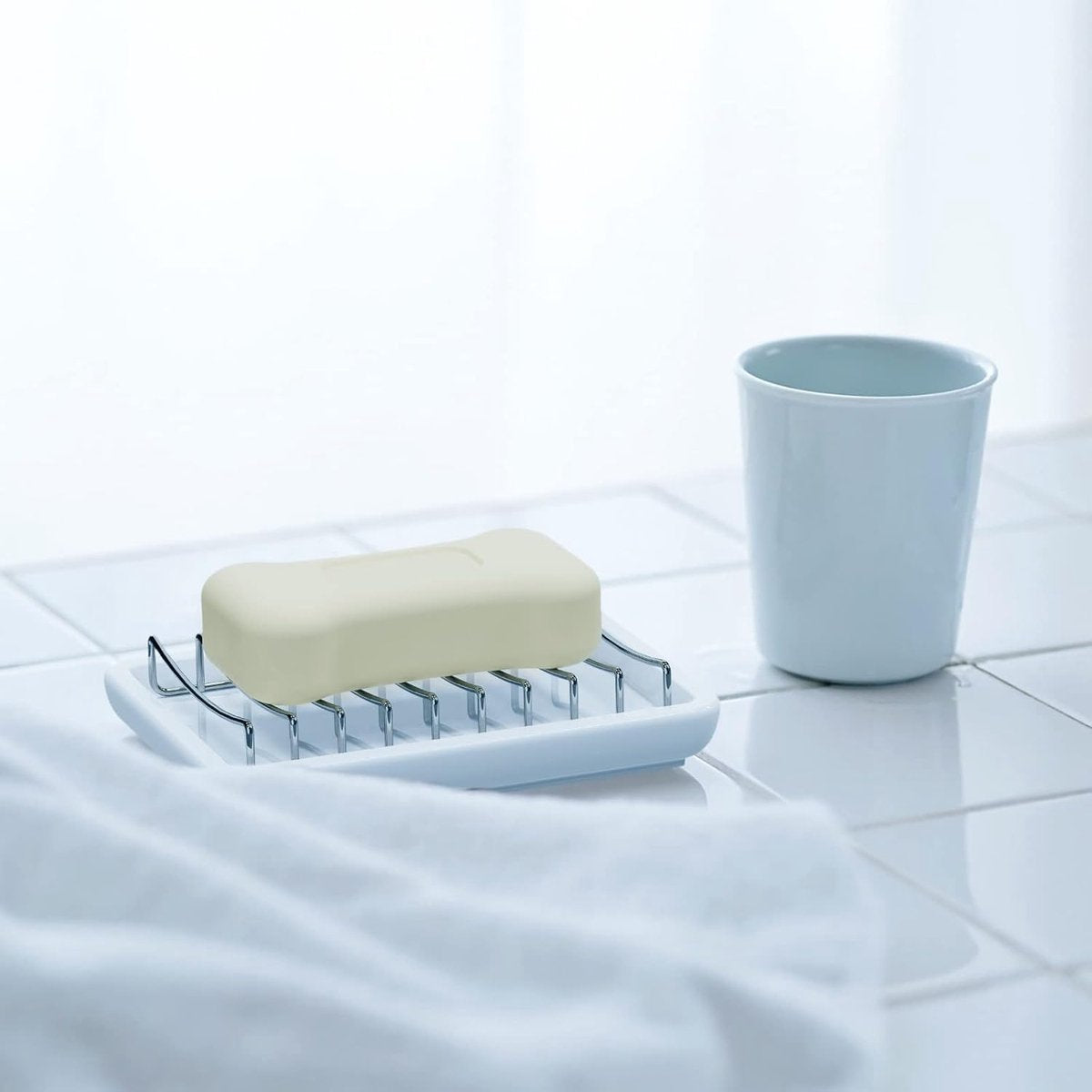 Soap Dish - Soap Holder - Double-Layer Ceramic Soap Dish - Bathroom Soap Dish Made of 304 Stainless Steel - Self-Draining Soap Holder - Suitable for Bathrooms, Kitchens and Travel.