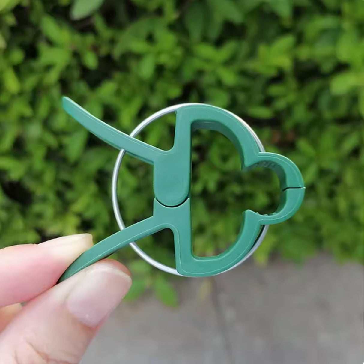 40 pieces plant clips, garden clips, plant clips, reusable tomato clips, multifunctional rattan plant clips, rose clips, sturdy cucumber clips, orchid clips, plant support, adjustable clips, green (20 large and 20 small)