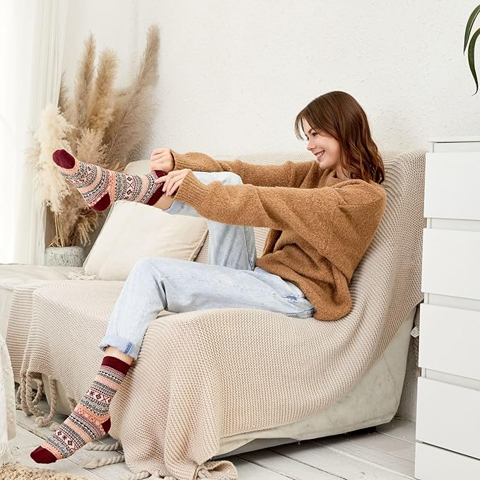 Winter Socks - 5 Pairs of Thick Wool Socks - For Women and Girls - Breathable and Soft - Multicolor Design