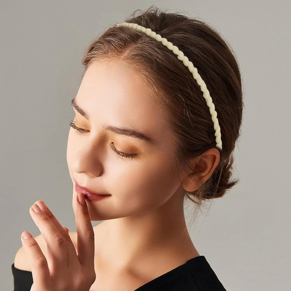 4 Pcs Plastic Headbands with Teeth, Non Slip Comfortable Hair Bands for Women, Home and Commuting, Neutral Colors