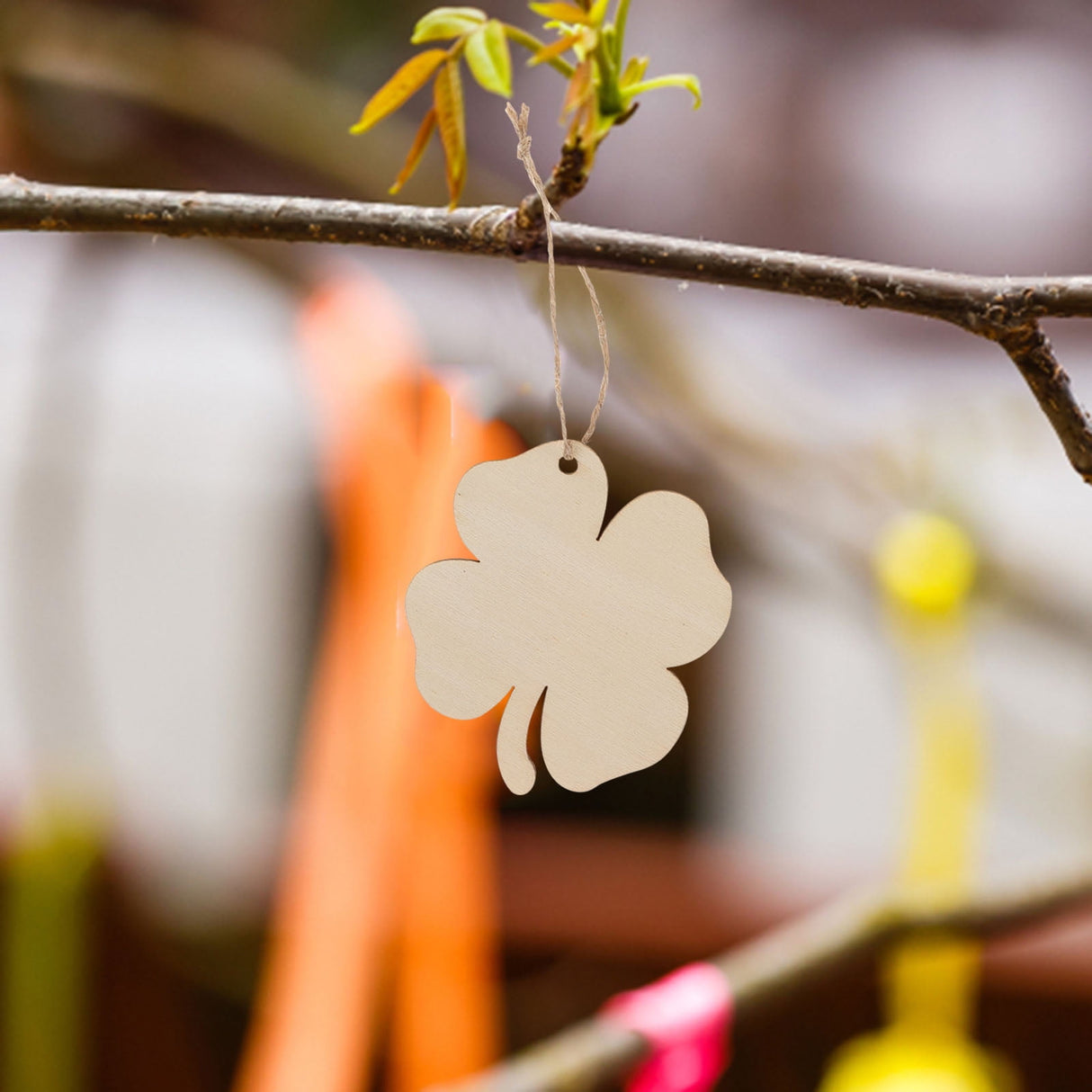 20pcs Four Leaf Ornaments Hanging Decor Unfinished Wooden Ornaments Wooden Shamrock Cutouts Wooden Slices Party Favors for DIY Crafts Beige