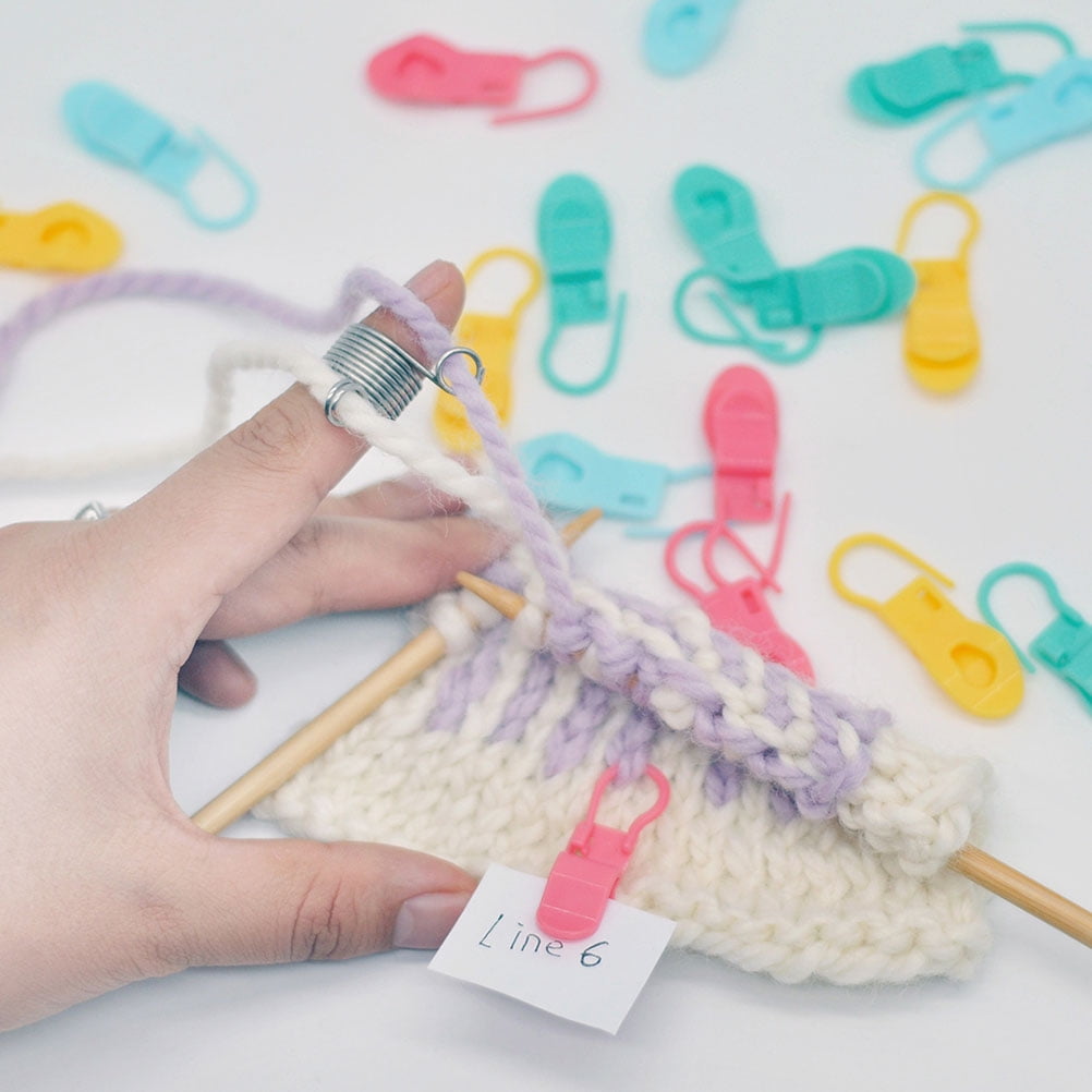 2 Pcs DIY Yarn Strand Guide Metal Yarn Threader Finger Ring Wool Thread Thimble Knitting Sewing Accessories Wool Weaving Tool (Large and Small Style) 1.9X1.1X1.1cm Silver