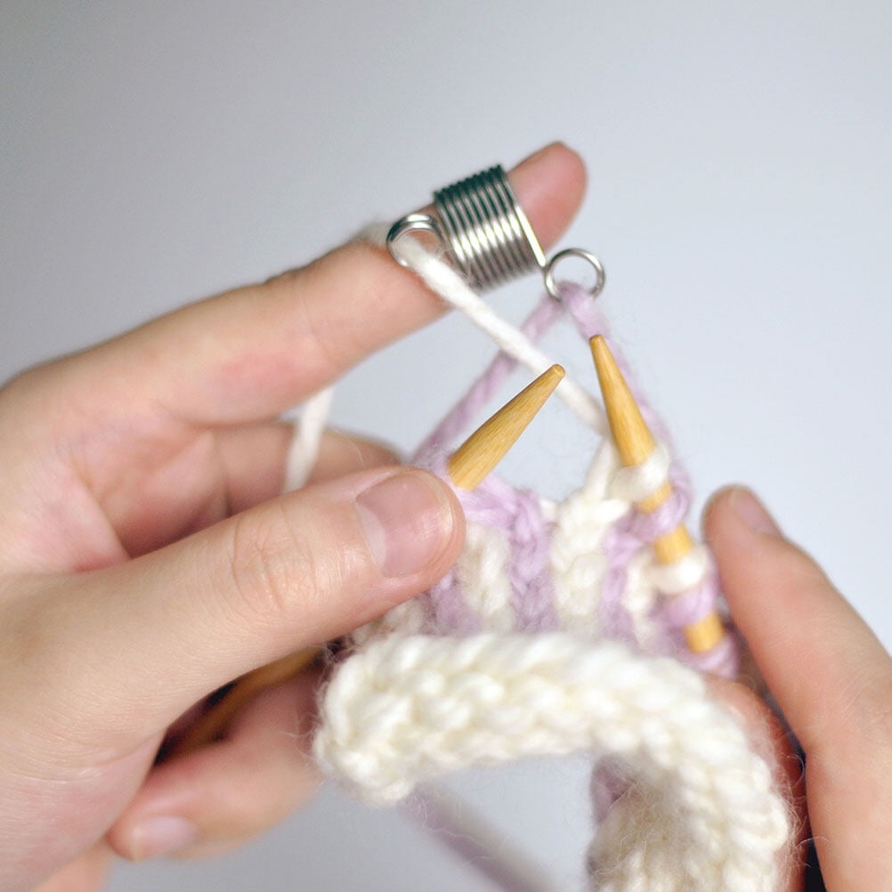 2 Pcs DIY Yarn Strand Guide Metal Yarn Threader Finger Ring Wool Thread Thimble Knitting Sewing Accessories Wool Weaving Tool (Large and Small Style) 1.9X1.1X1.1cm Silver
