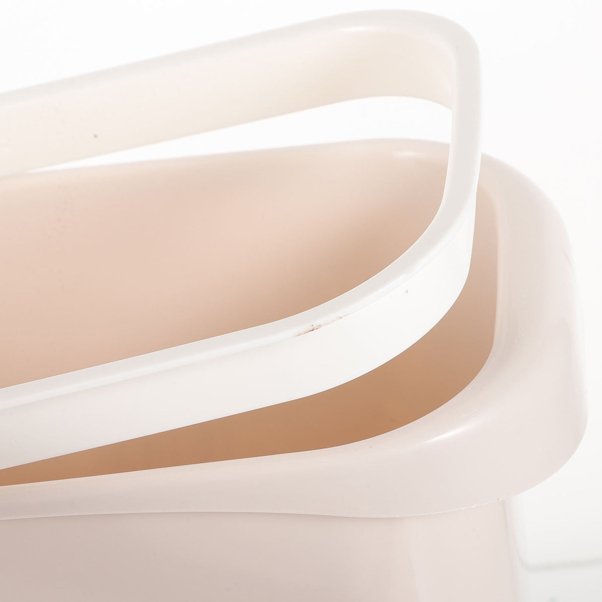 Worgeous White Plastic Trash Can for Home Use Made of Material Great for Small Spaces 13 x 8 0 inches