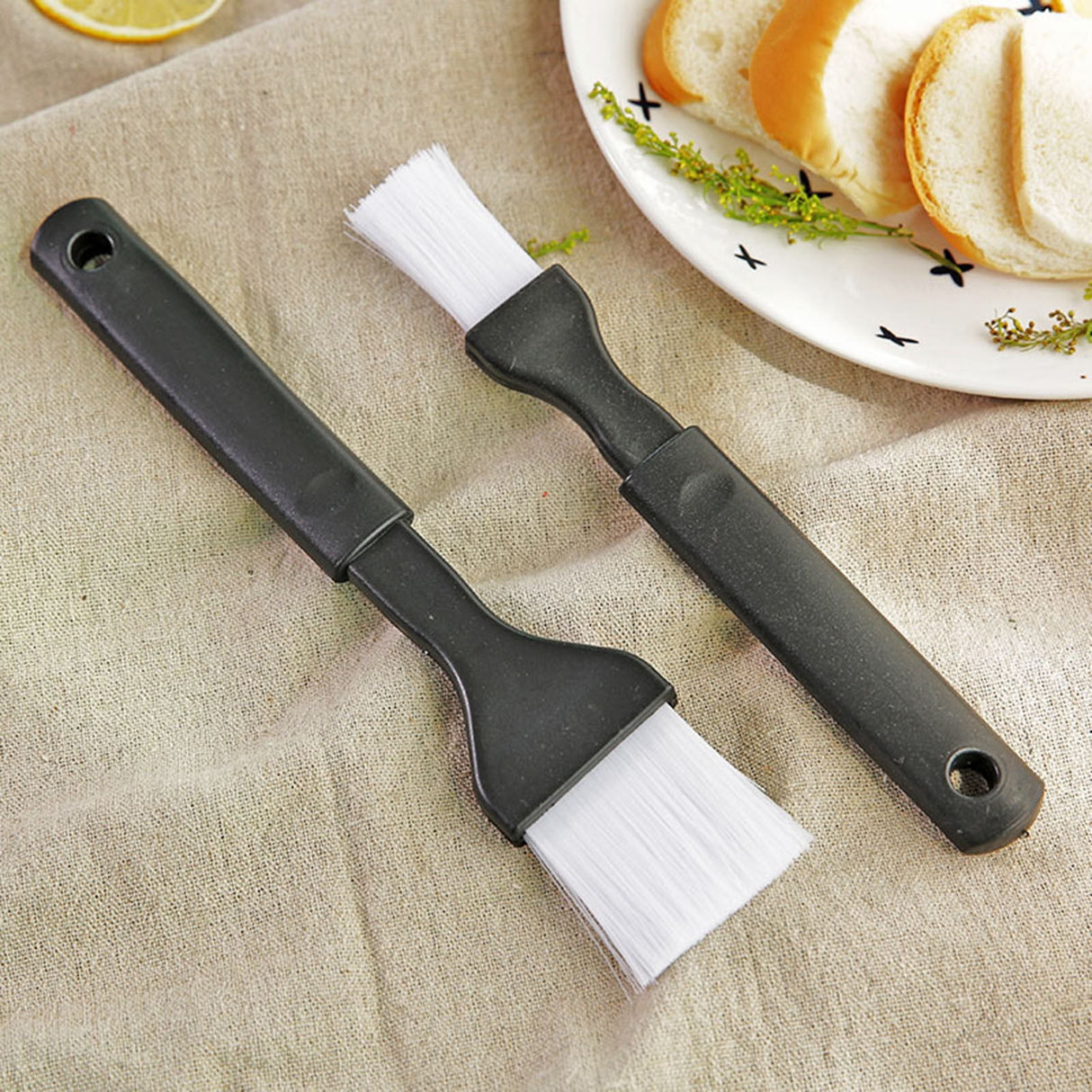 Nylon Bristle Pastry Brush Set, Basting Brush for Cooking, Comfortable Grip for Basting, Baking, Bbq, Roasting, Dishwasher Safe (2 pcs) 8.66x1.89" & 8.07x1.18" Black