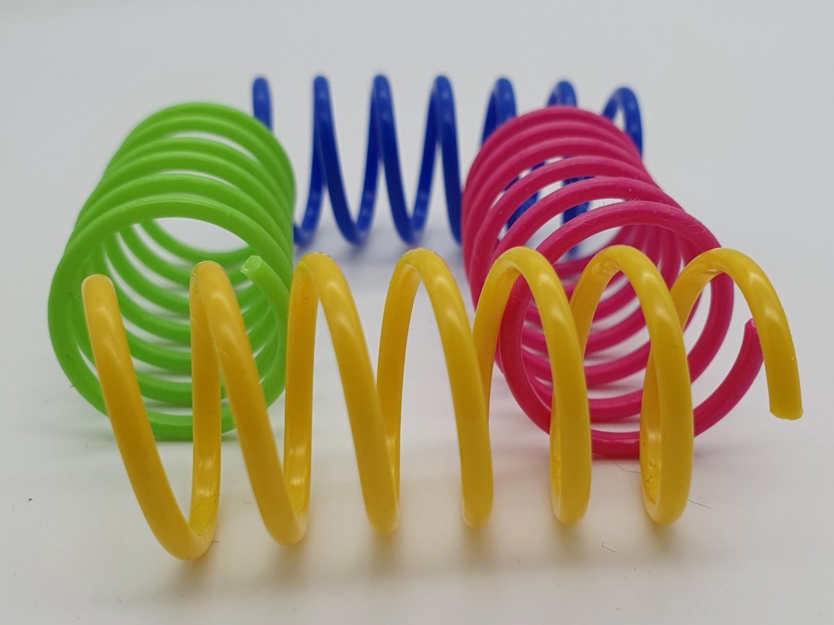 Springs Cat Toys – 20 Cat Feathers in 4 Colors – Spirals