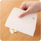 Dough scraper - Dough cutter - For pies and cakes - White - Plastic - Front View