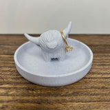 Highland Cow Ring Holder with Circular Dish Scottish Cow Statue Wedding Engagement Holder Calf Jewelry Organizer Stand