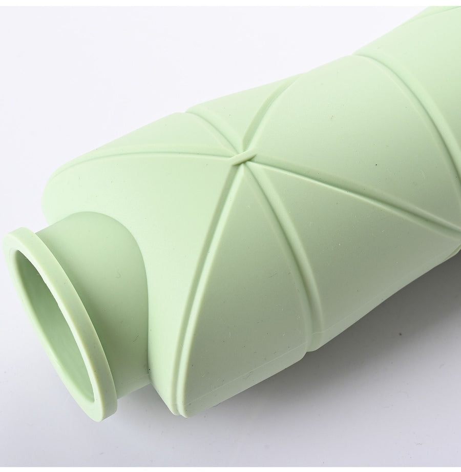 Mini Portable Foldable Silicone Hydration Cup, High Temperature Resistant Telescopic Water Container for Backpacking Camping and Christmas Small Practical Gift, 600ml, Green
