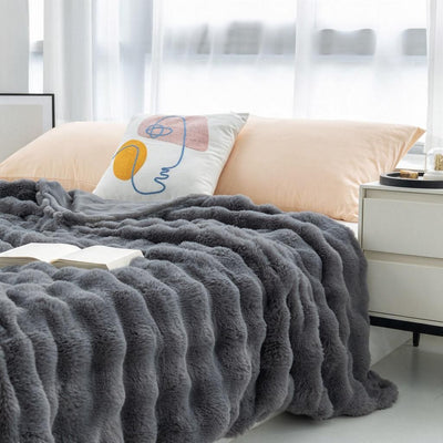 Snug Deep Grey 180x200cm Faux Rabbit Fur Throw Blanket - Fleece-Backed Oversized Bed Layer & Couch Cover for Cooler Evenings