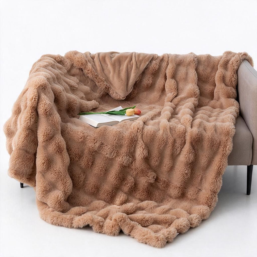 Snuggle-Ready 70x100cm Faux Fur Knee Blanket in Coffee Brown - Smooth Fleece Reverse for Armchair Reading & Halloween Gift