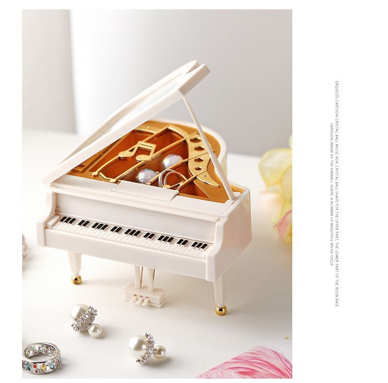 Creative Gift Ornament, 698B Dresser Gold