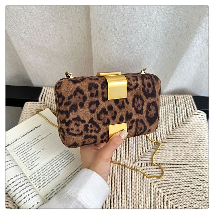 Fashion Metal Magnetic Chain Small Square Bag: Crossbody & Shoulder Bag, Polyester Lining.(leopard print)