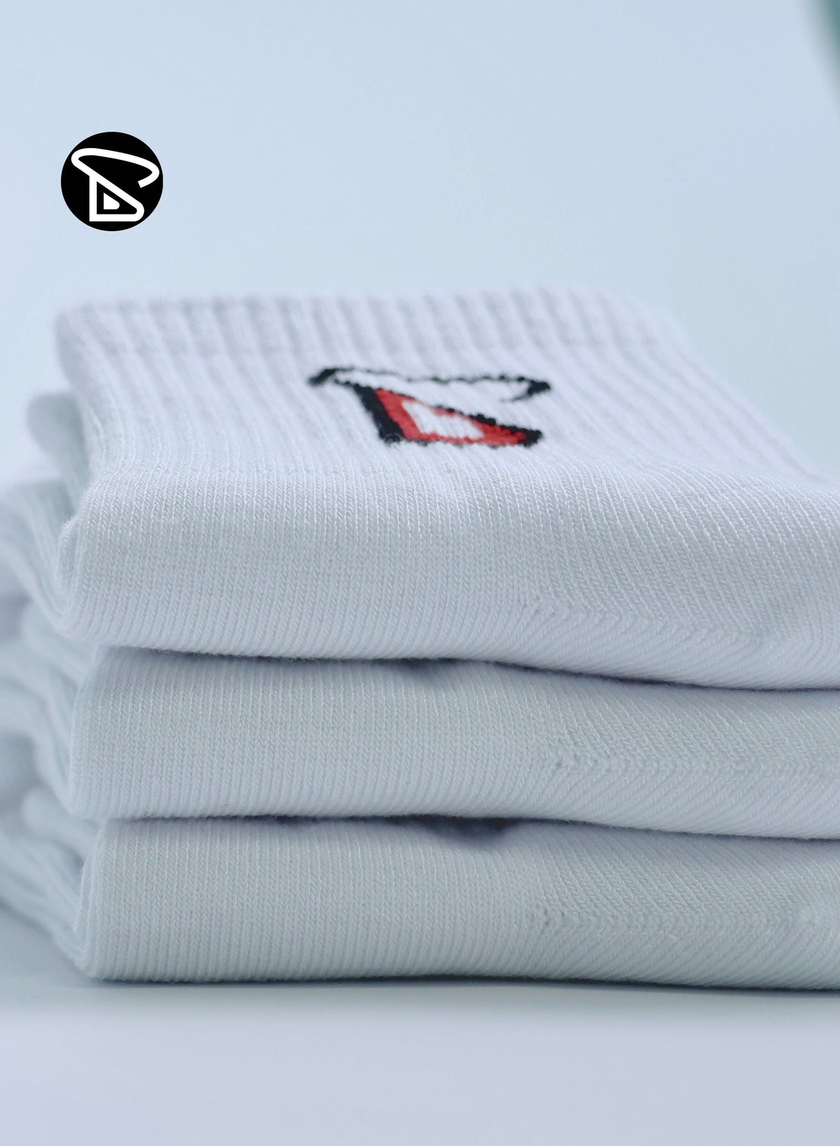 Breathable & moisture-wicking, antibacterial & odor-resistant — SMAIL DARING Bamboo Fiber Sports Socks 2-Pack (1 Pair White + 1 Pair Black) Size 40#-44#